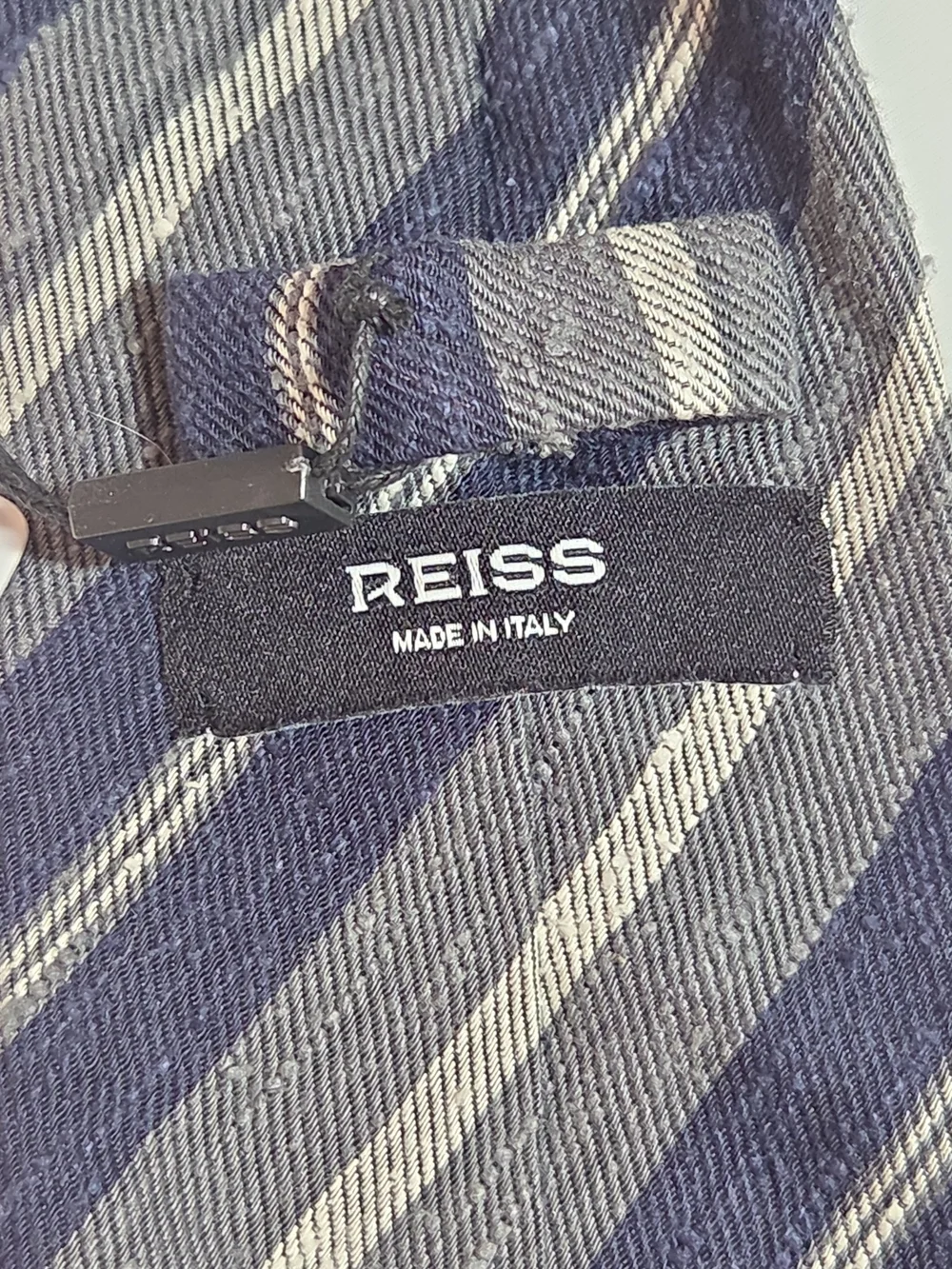 Reiss Mens Textured 100% Silk Navy, Gray and White Striped Silk Tie 3x57.5 NWT